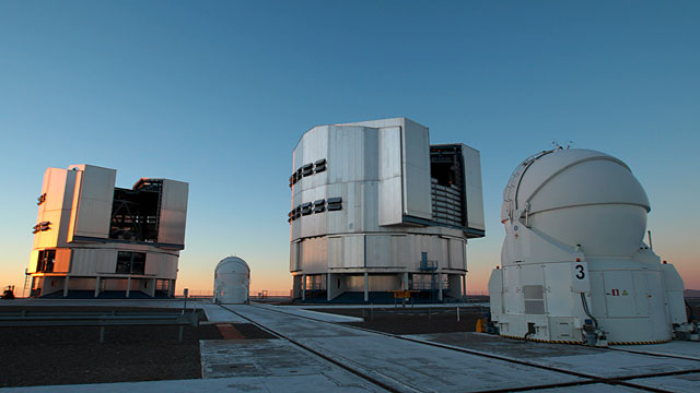 Paranal Gears Up for the Night Ahead